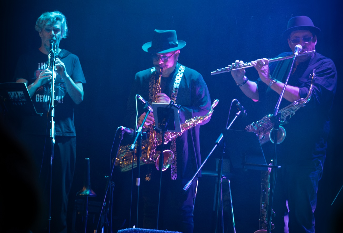 fULL: relecturas, retrolecturas, futulecturas