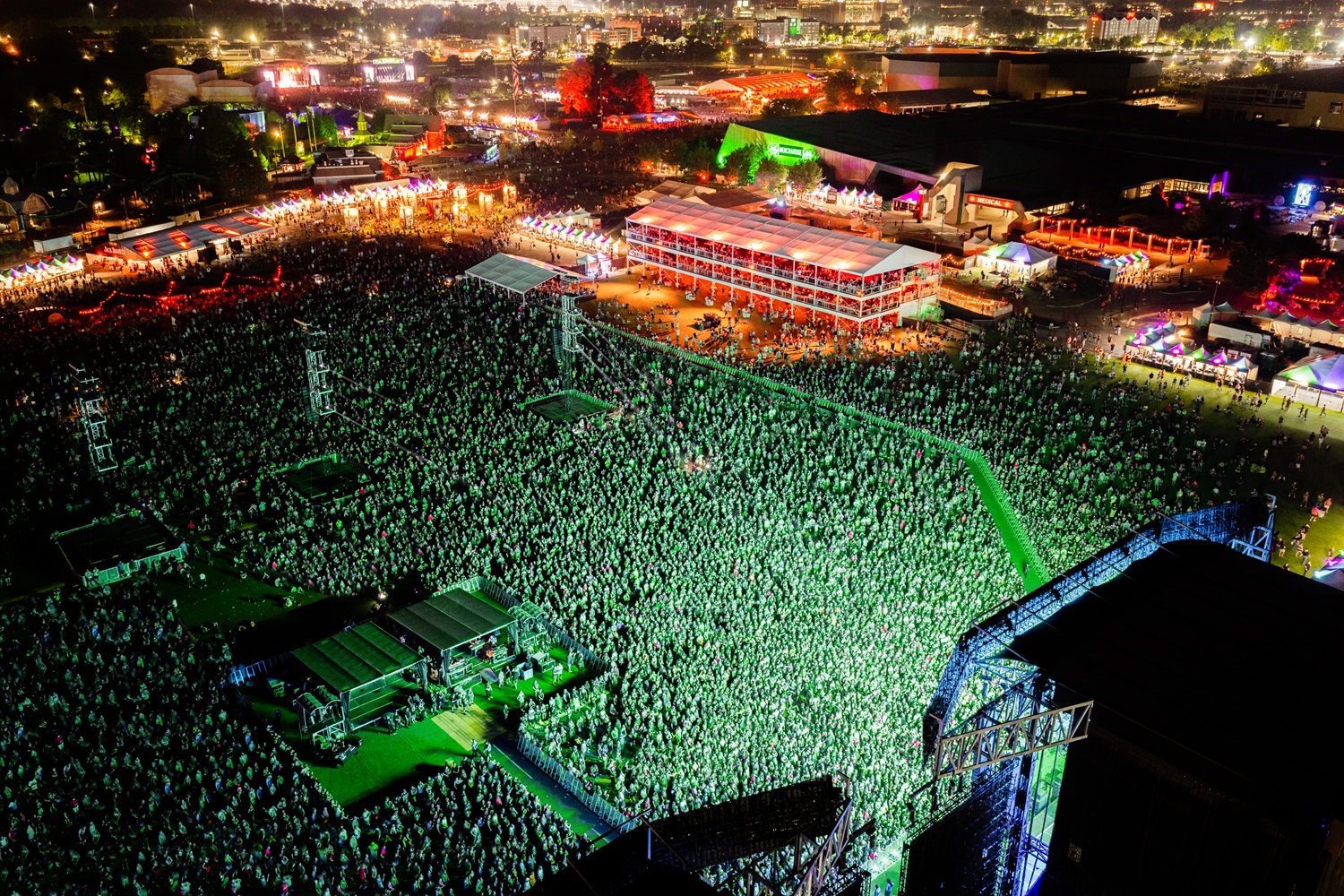 Louder Than Life 2026 - Cuatro días de calor, tormenta y caos controlado en Louisville
