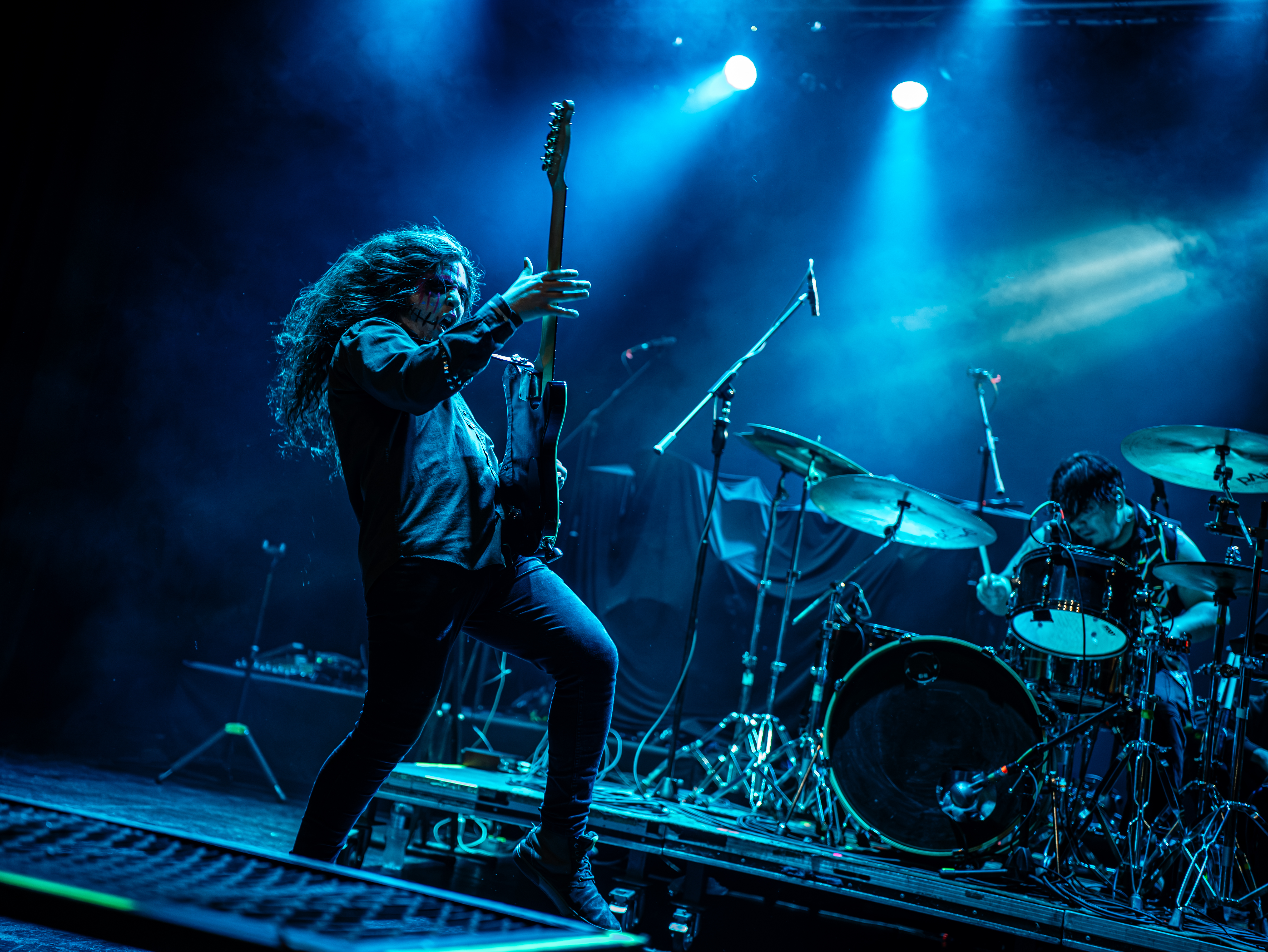 Between The Buried And Me: Haciendo tronar Santiago